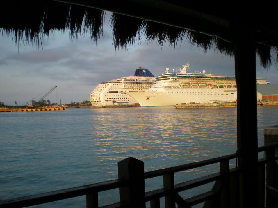 Click image for larger version

Name:	ships.jpg
Views:	1
Size:	93.4 KB
ID:	2604